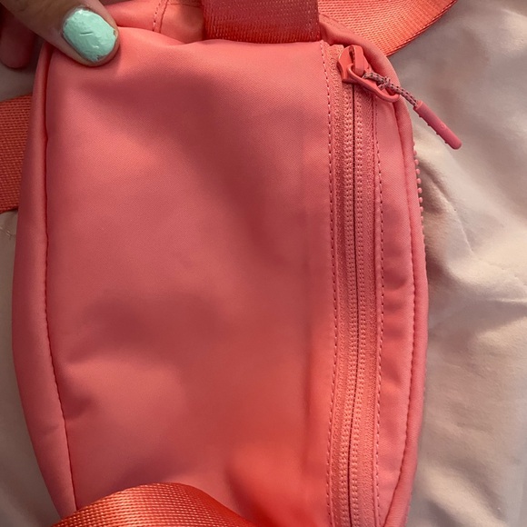 Lulu Lemon 1L Belt Bag Used 2-3 Times - Picture 5 of 5